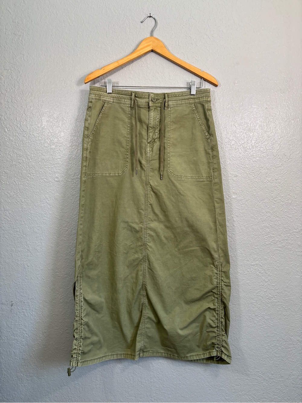 American Eagle Green Low Rise Maxi Skirt with adjustable corded hem Sz. 8